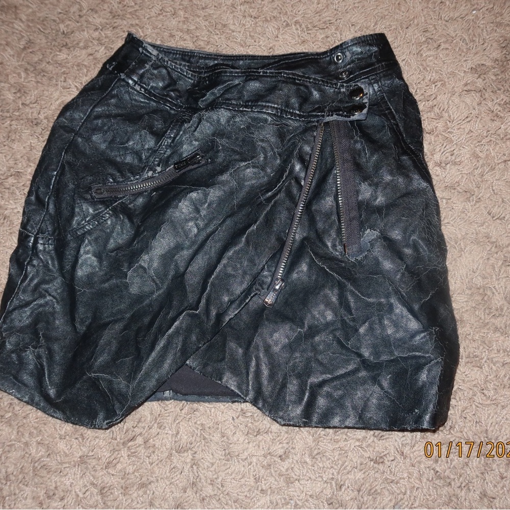 Black Leather Skirt Guess size 0